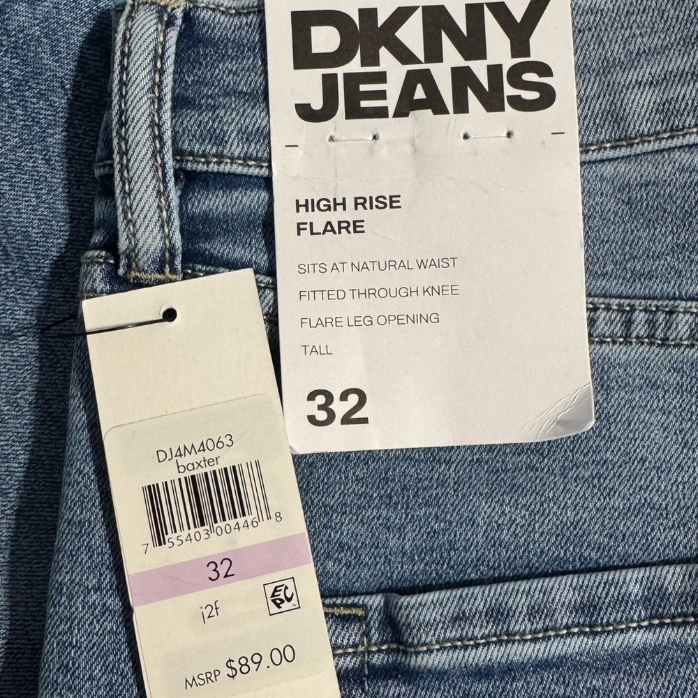 DKNY Women’s Flare Jeans in Medium Blue Wash - Picture 4 of 5